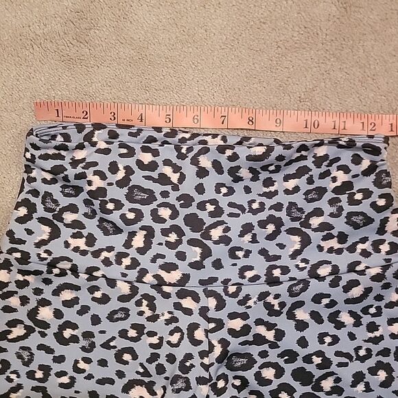 NWOT Onzie Animal Print Shorts SZ M/L - Picture 3 of 7